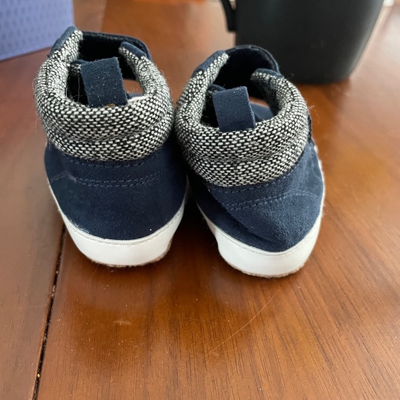Baby shoes - Picture 3 of 3